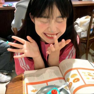顶流男星被拍到同回酒店，本人沉默不回应，一个月引热议